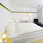 Arena فندق